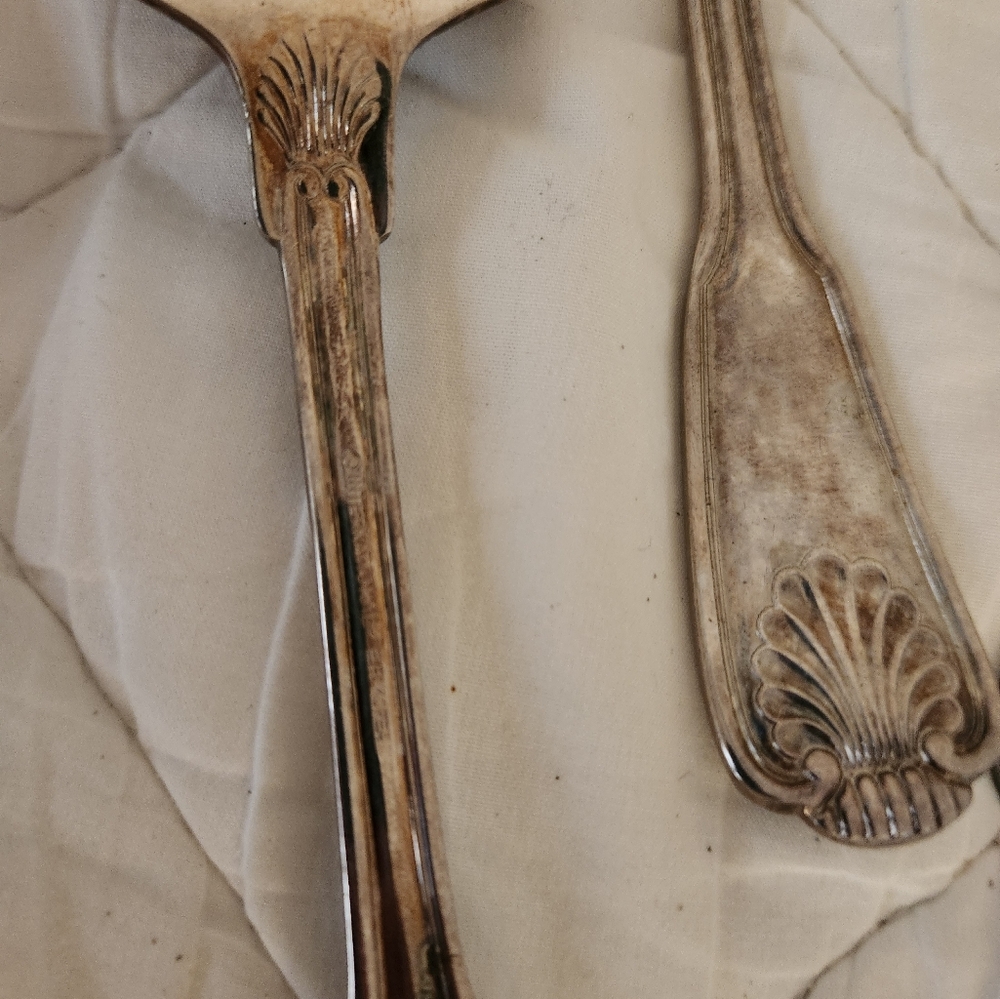 Antique 43 piece International E.P Korea shell pattern silverware set. - Picture 15 of 16